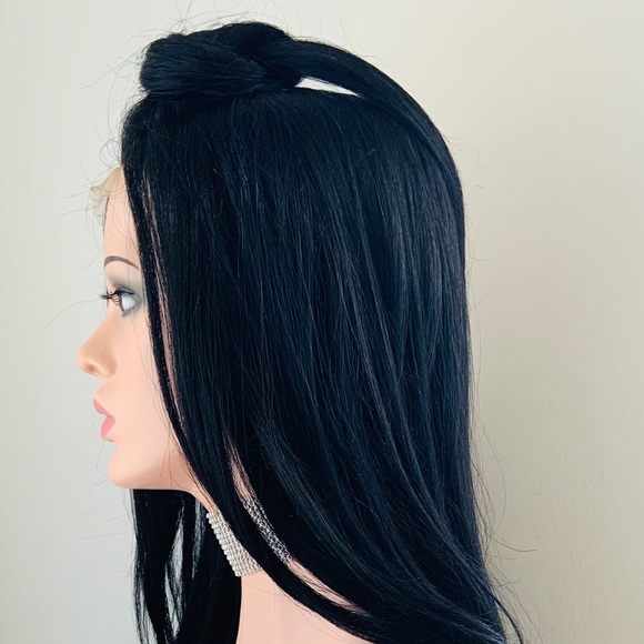Very Pretty Versatile 13x4 Lace Front Black Synthetic Wig - Picture 6 of 14